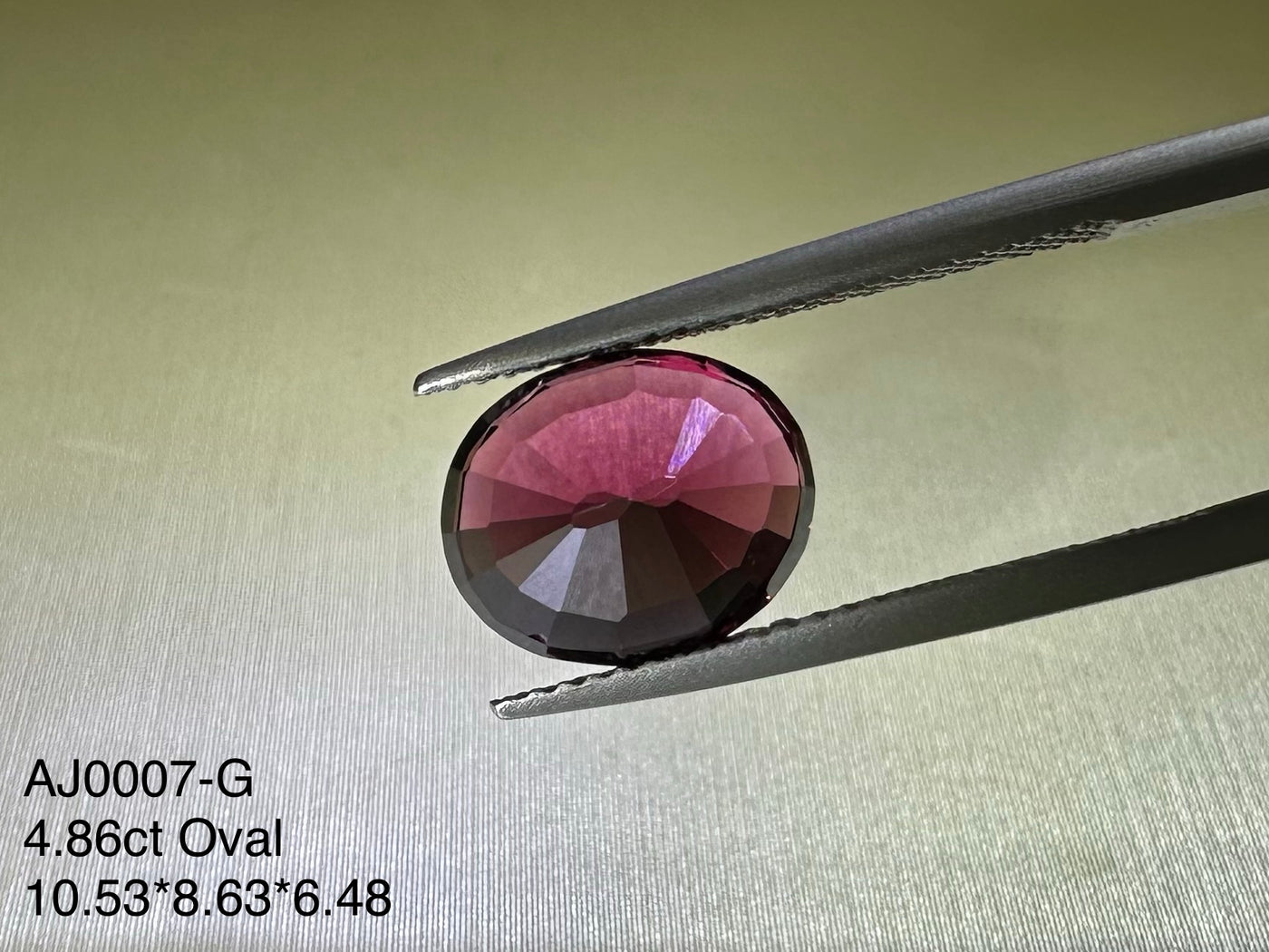 4.86ct  Garnet